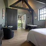 Maison Heronniere Bed & Breakfast 4*