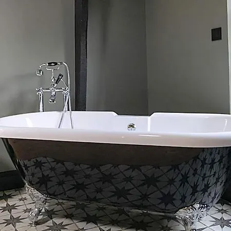 Maison Heronniere Bed & Breakfast 4*